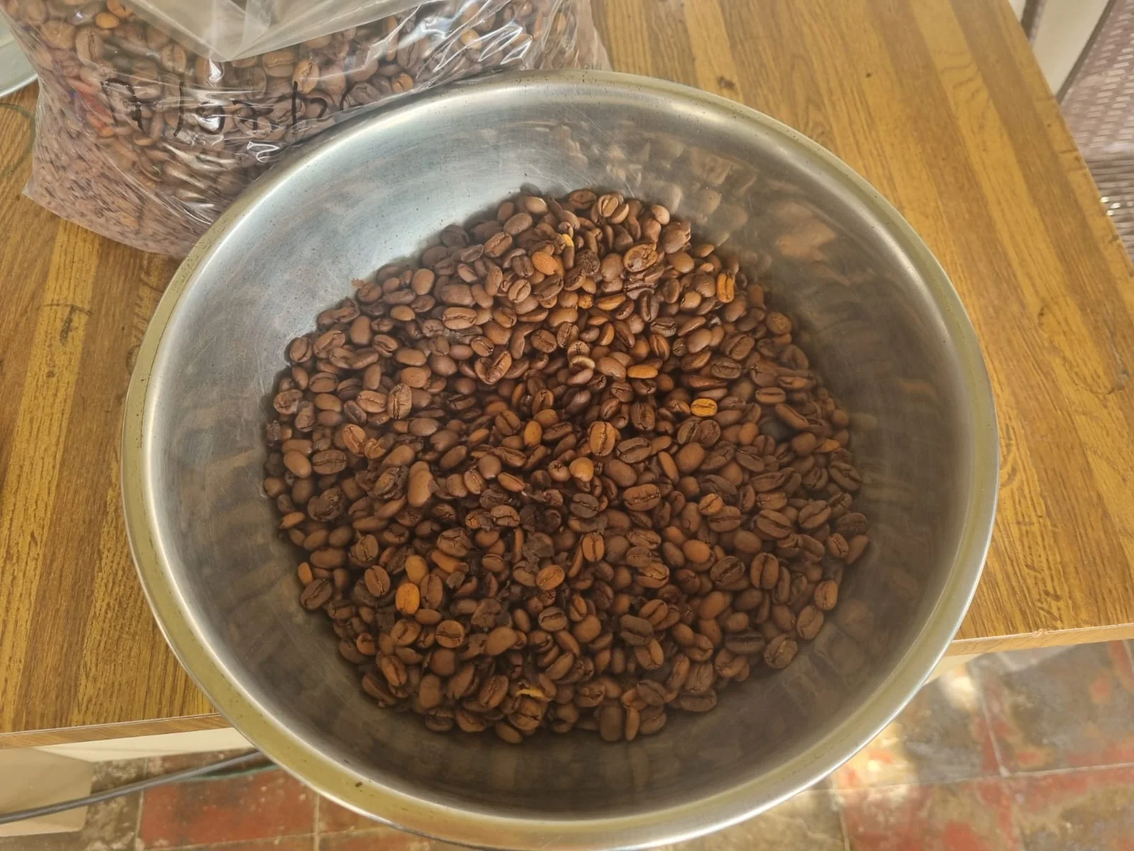 Detalle del café durante el tueste